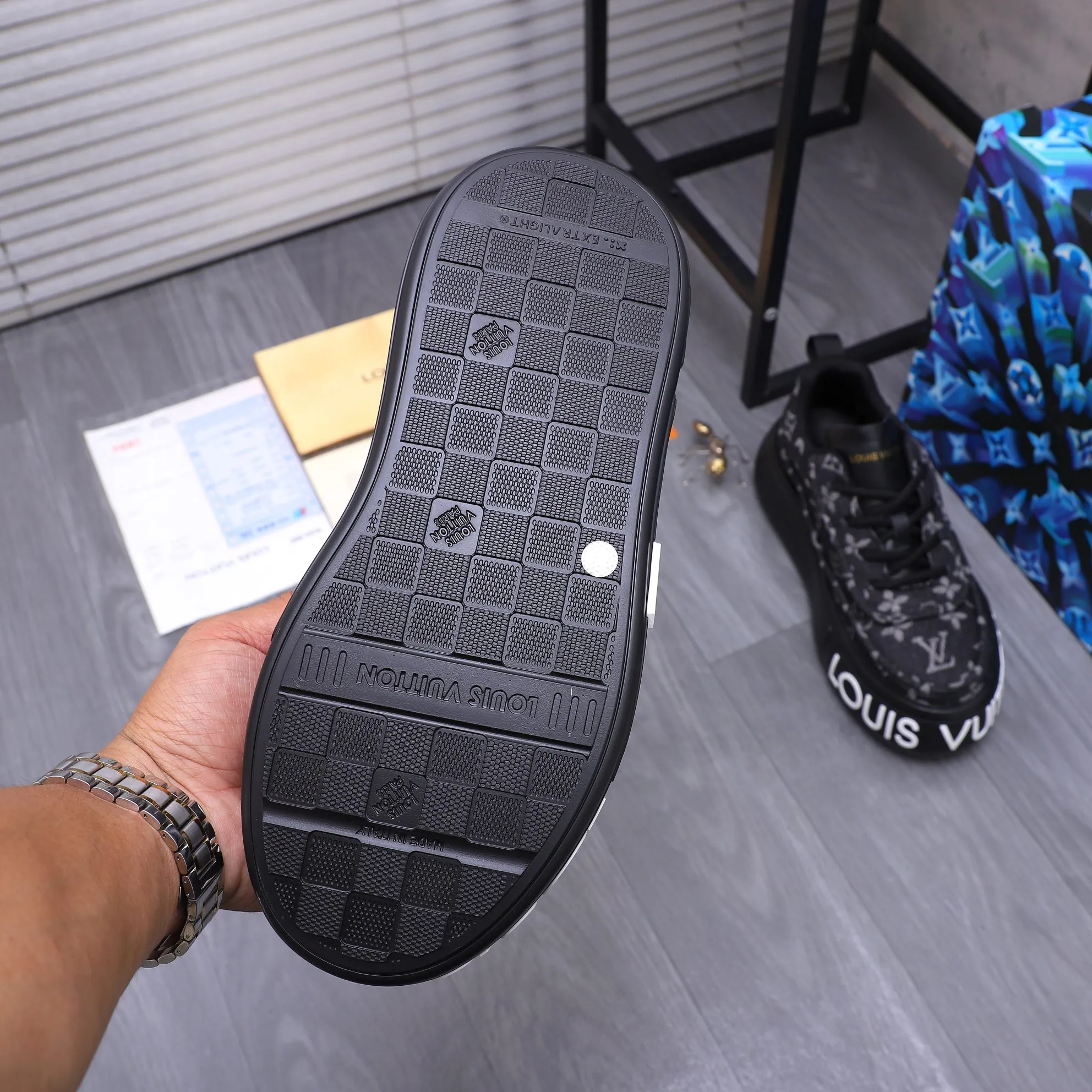 Men's shoes 💰560 Product trademark: LV [Louis Vuitton] casual shoes, regular size. Size: 38-46 (38.45.46 is custom-made and non-returnable) Product materials: Selected breathable denim woven upper, cowhide insole, mesh lining, original outsole